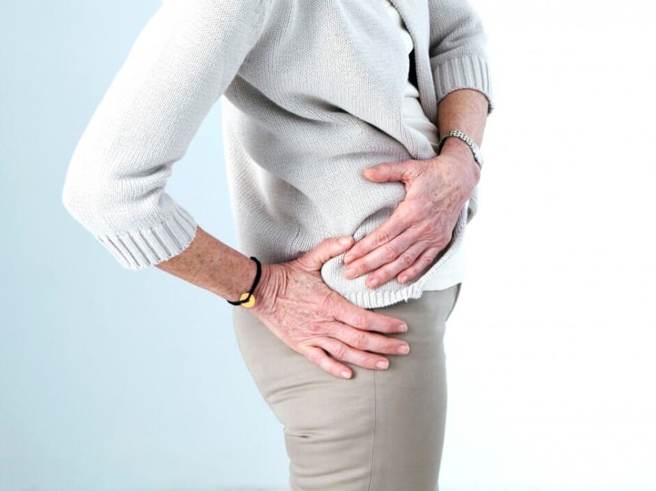 Bolesť v bedrovom kĺbe môže byť spôsobená poškodením okolitých prvkov